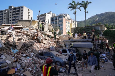 Venezuela earthquakes leave 920 dead, 50,000 missing