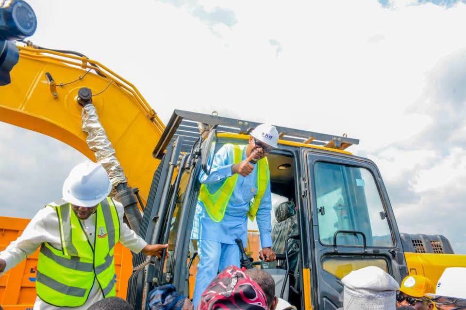 Makinde Absent as Tinubu Flags Off Ibadan-Ijebu-Ode Road Reconstruction in Ibadan