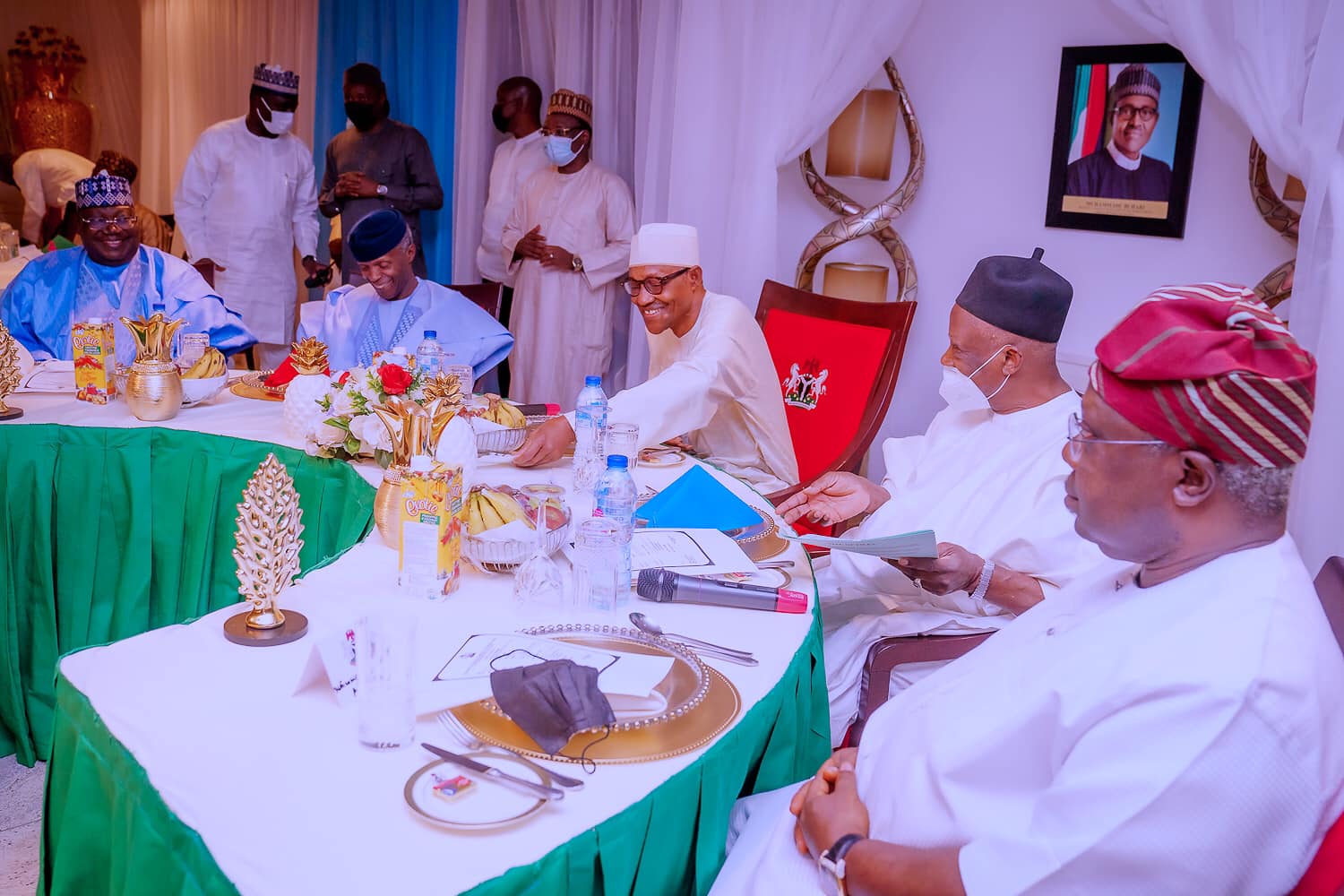 Just In: Buhari meets APC ‘BoT’ members, ‘insists’ on consultation, consensus