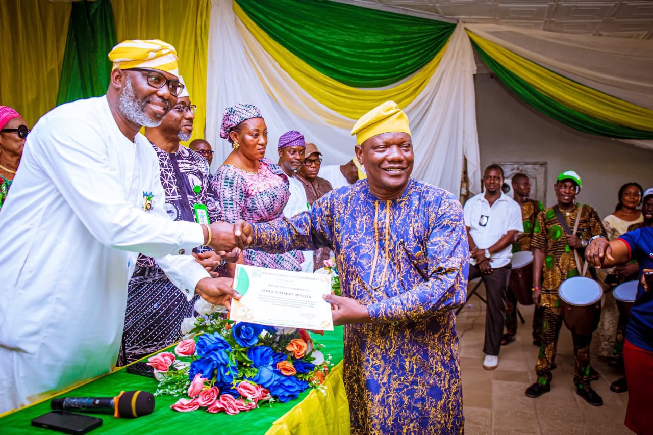 Abeokuta North Chair honours outstanding teachers, awards lands rewards