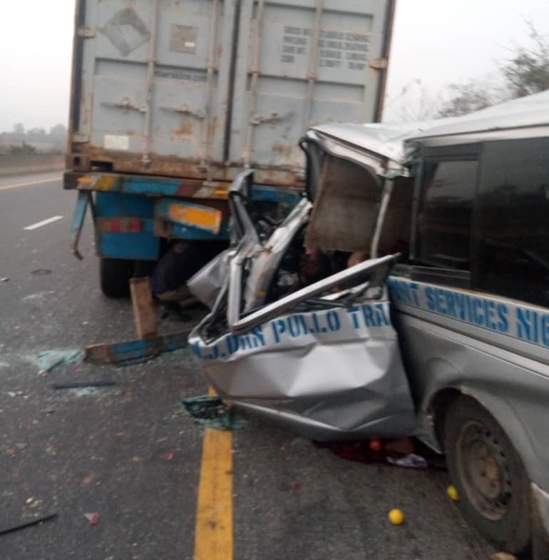 10 die, two injured in early morning crash 0n Lagos/Ibadan Expressway