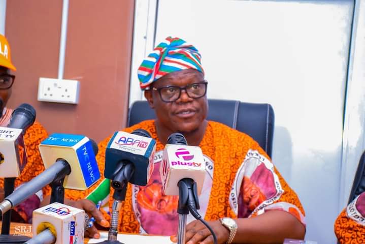 Oyetola Campaign Team Wants EFCC to investigate Adeleke over Foreign Currencies Claim