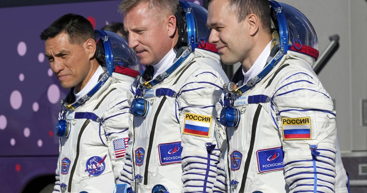 Three astronauts return to earth after stuck over a year in space