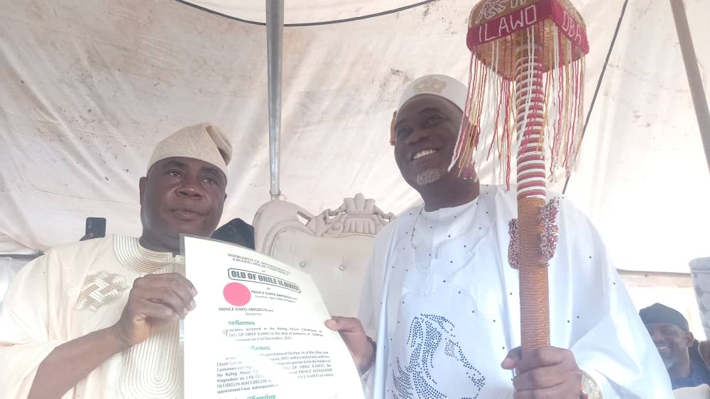 Breaking: Dapo Abiodun installs Alexander MacGregor, Olu of Orile Ilawo, presents staff of office