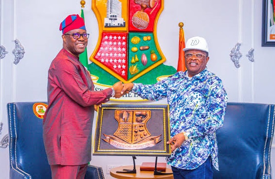 ‘He’s an electrician’ - Umahi fires back at Makinde over Lagos-Calabar Highway cost