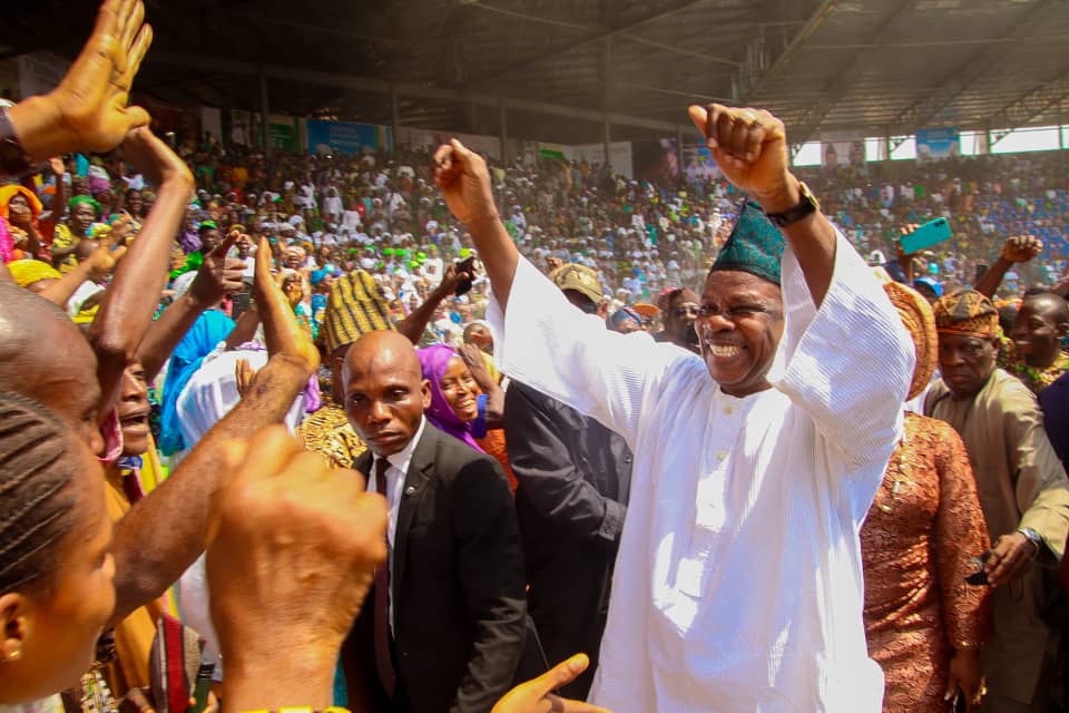 APC members ignore ‘Abiodun’s expulsion threat’, turn out for Amosun’s 68th birthday